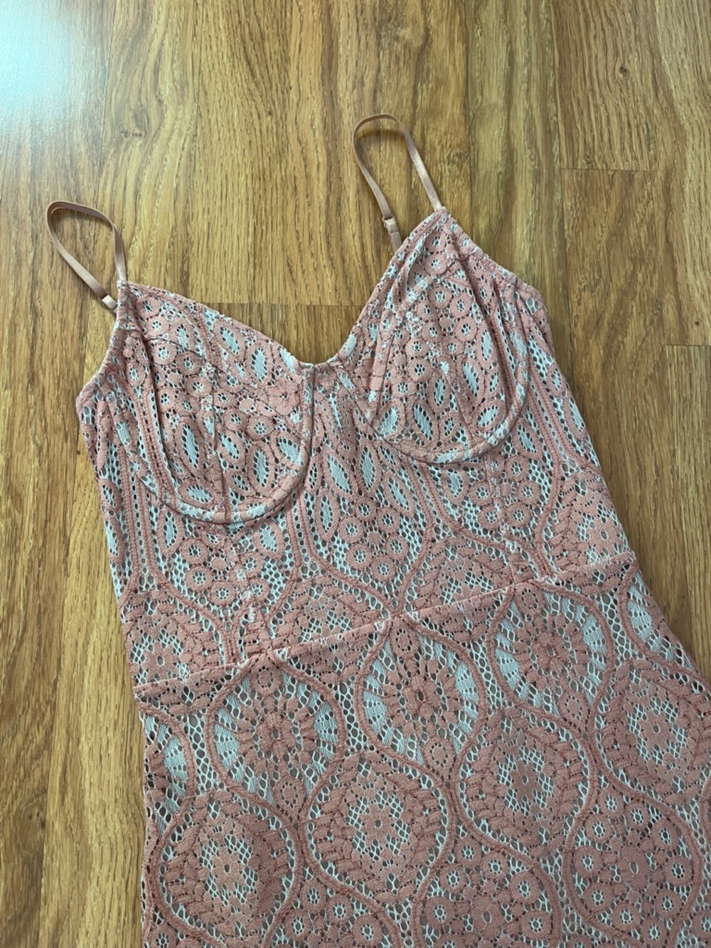 Women’s Rose Lace Slip Dress with Scalloped Hem (Express) - Picture 2 of 6